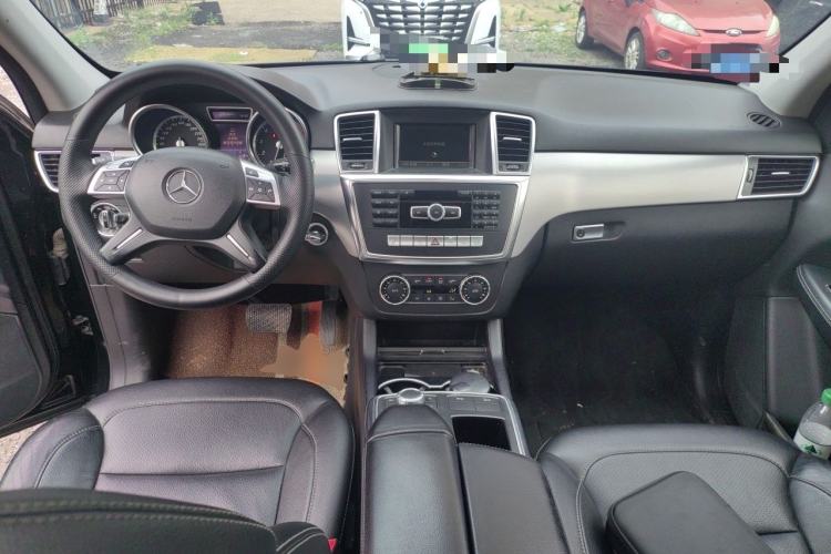 Used Mercedes-Benz M-Class 2014 ML 320 4MATIC Center Console
