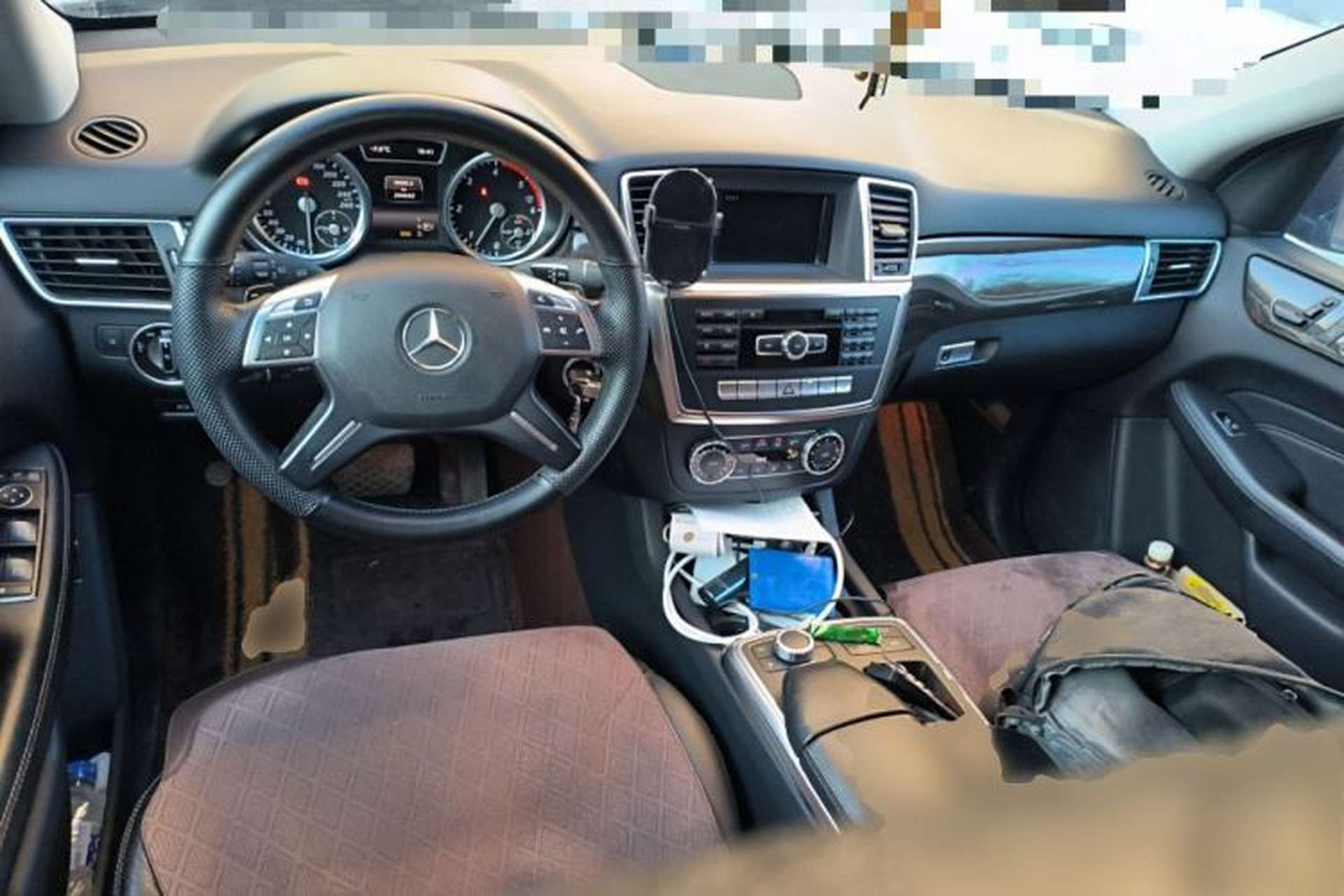 Used Mercedes-Benz M-Class 2014 ML 350 CDI 4MATIC Center Console