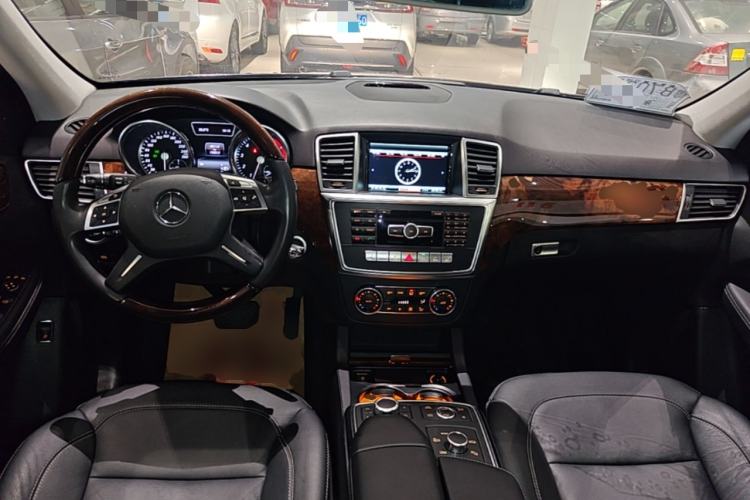 Used Mercedes-Benz M-Class 2014 ML 400 4MATIC Luxury Model Center Console