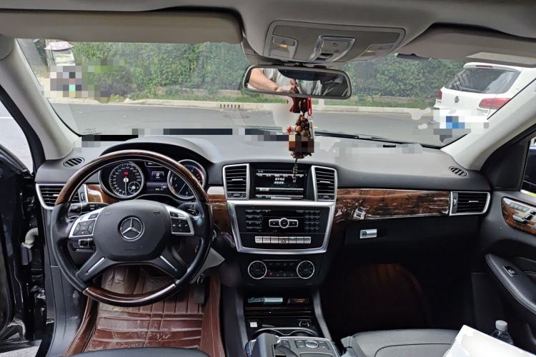 Used Mercedes-Benz M-Class 2014 ML 400 4MATIC Luxury Model Center Console