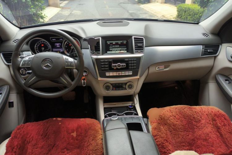 Used Mercedes-Benz M-Class 2014 ML 320 4MATIC Center Console