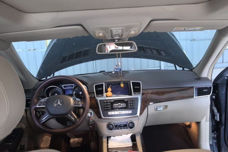Used Mercedes-Benz M-Class 2014 ML 400 4MATIC Dynamic Model Center Console