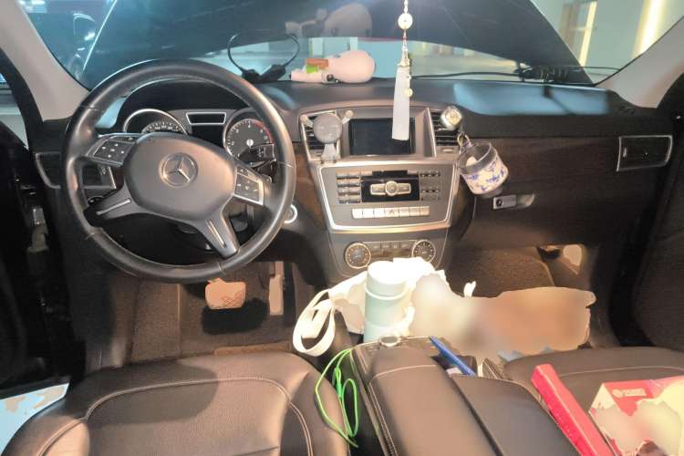 Used Mercedes-Benz M-Class 2014 ML 350 CDI 4MATIC Center Console