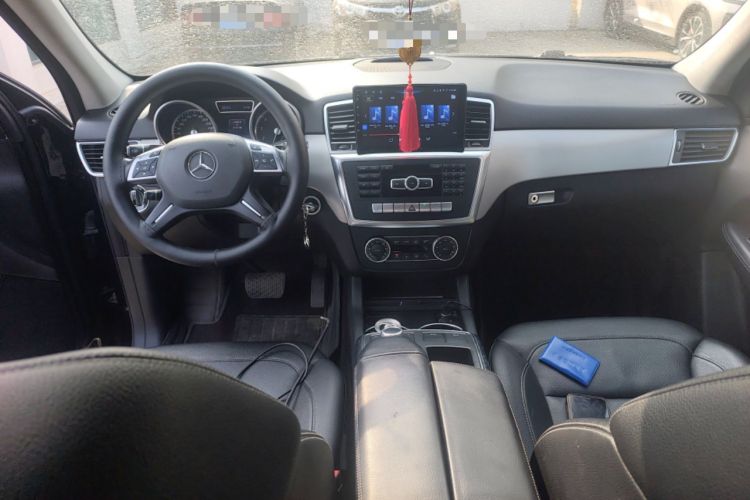 Used Mercedes-Benz M-Class 2014 ML 320 4MATIC Center Console