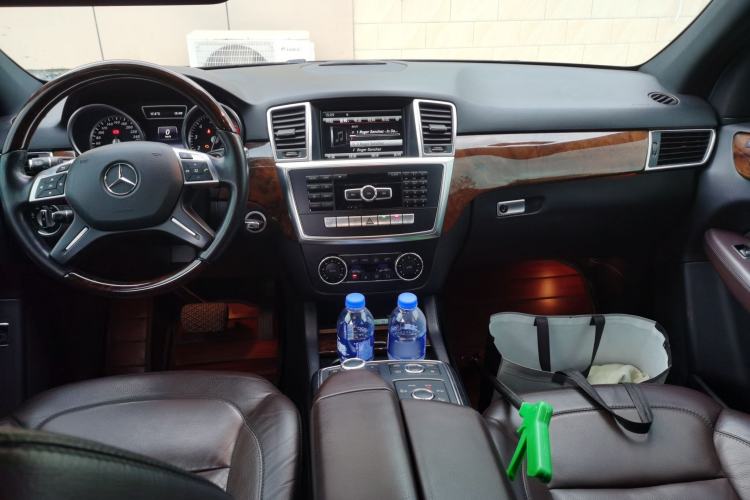 Used Mercedes-Benz M-Class 2014 ML 400 4MATIC Luxury Model Center Console