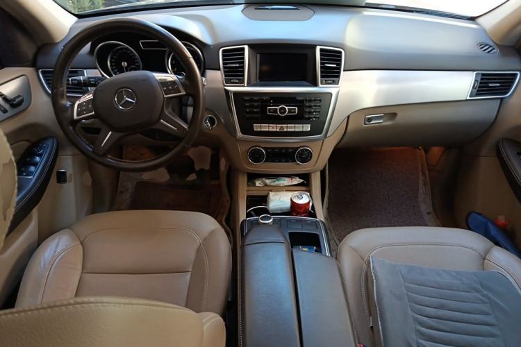 Used Mercedes-Benz M-Class 2014 ML 320 4MATIC Center Console