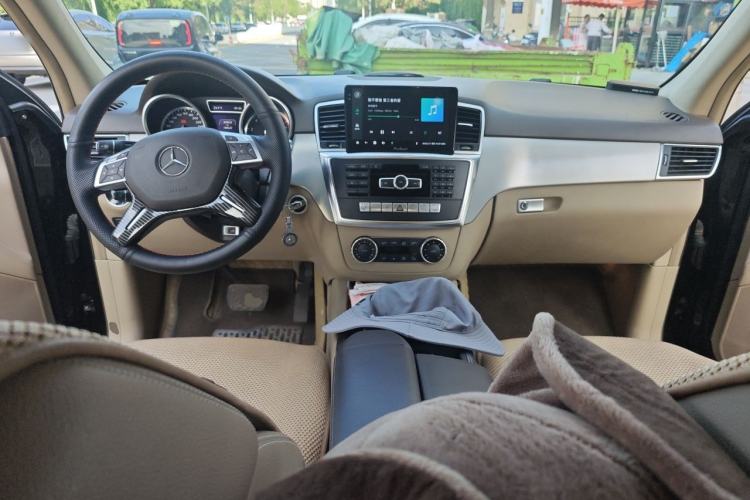 Used Mercedes-Benz M-Class 2014 ML 320 4MATIC Center Console