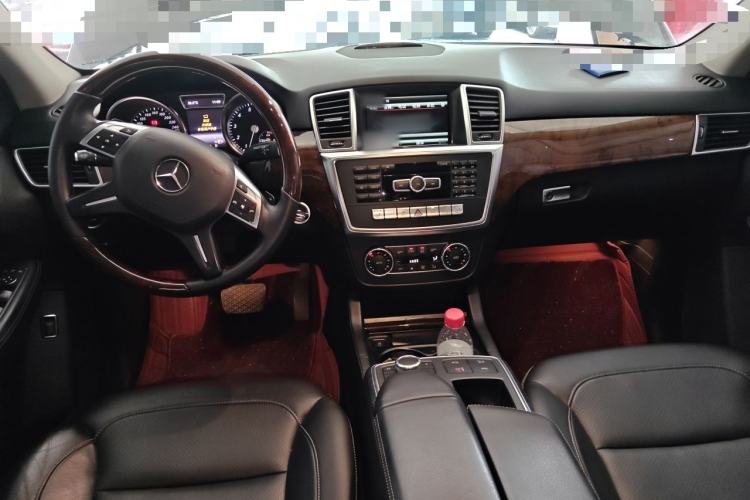 Used Mercedes-Benz M-Class 2014 ML 400 4MATIC Dynamic Model Center Console