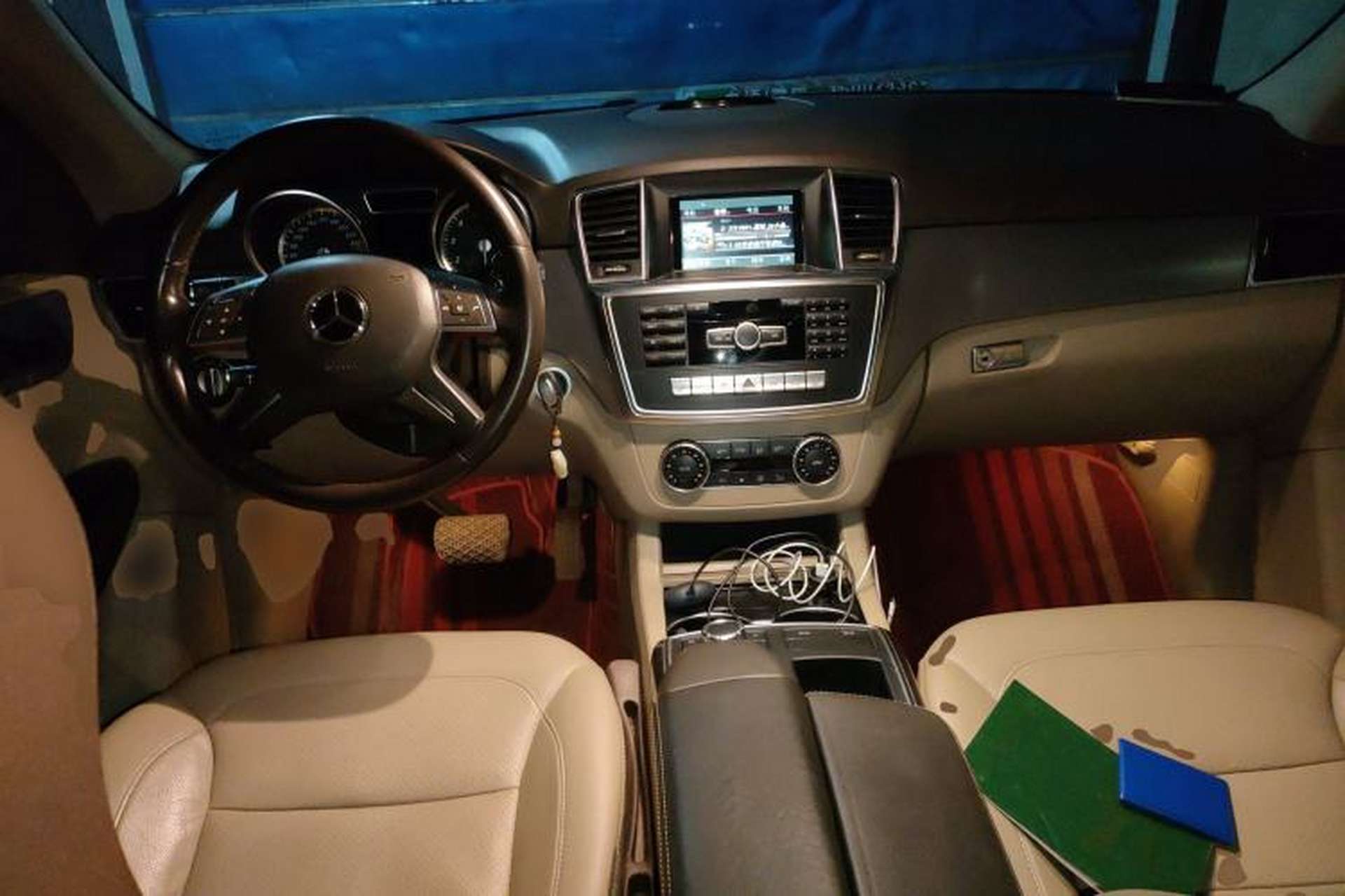 Used Mercedes-Benz M-Class 2014 ML 320 4MATIC Center Console