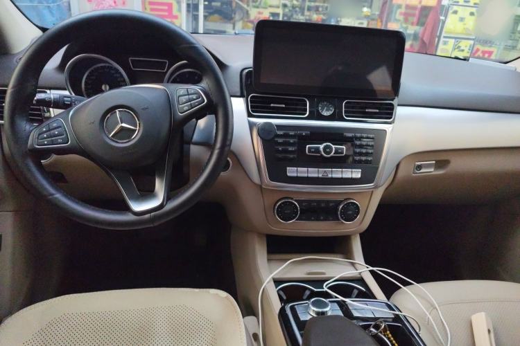 Used Mercedes-Benz M-Class 2014 ML 320 4MATIC Center Console