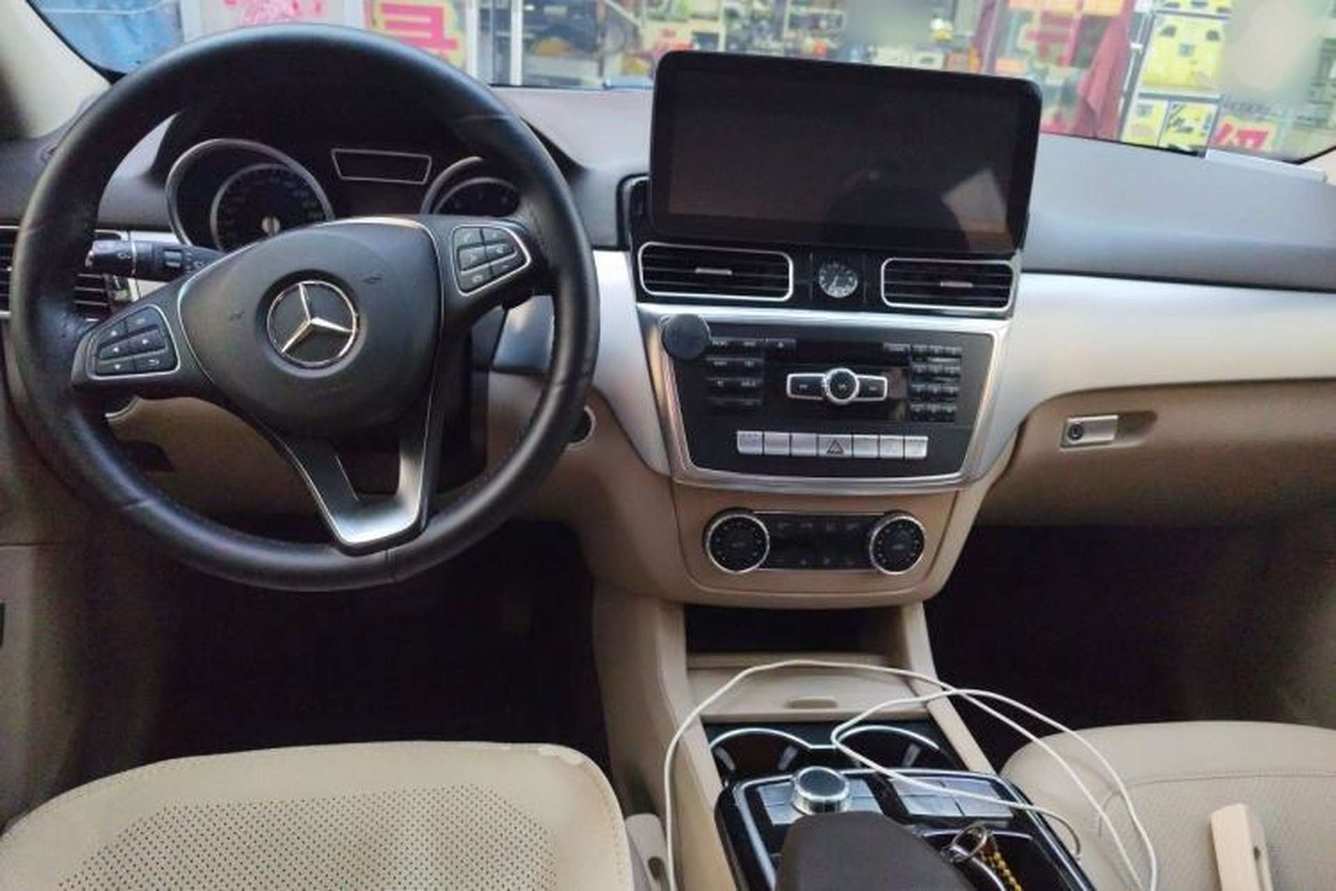 Used Mercedes-Benz M-Class 2014 ML 320 4MATIC Center Console