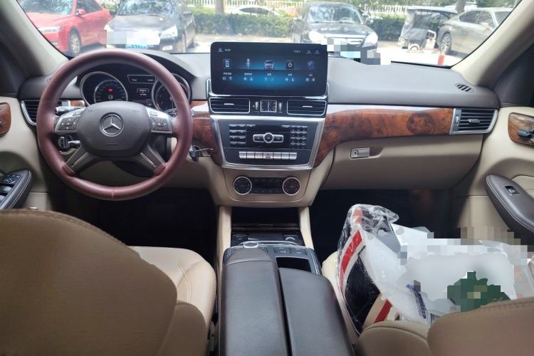 Used Mercedes-Benz M-Class 2014 ML 400 4MATIC Luxury Model Center Console