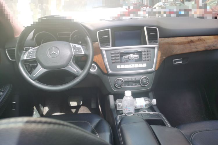 Used Mercedes-Benz M-Class 2014 ML 400 4MATIC Dynamic Model Center Console