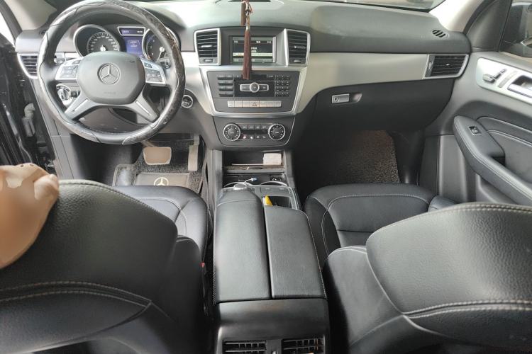Used Mercedes-Benz M-Class 2014 ML 320 4MATIC Center Console