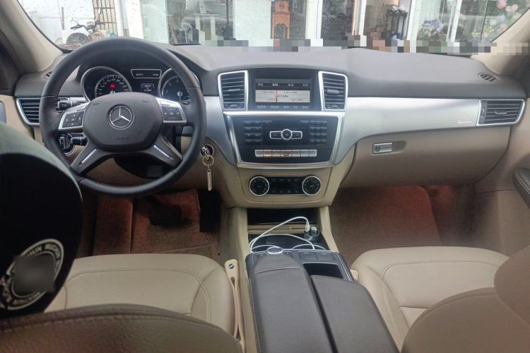 Used Mercedes-Benz M-Class 2014 ML 320 4MATIC Center Console