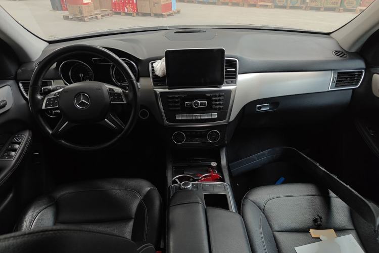 Used Mercedes-Benz M-Class 2014 ML 320 4MATIC Center Console