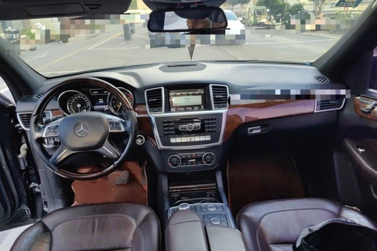 Used Mercedes-Benz M-Class 2014 ML 400 4MATIC Dynamic Model Center Console