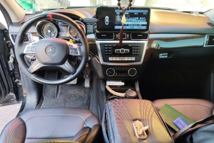 Used Mercedes-Benz M-Class 2014 ML 350 CDI 4MATIC Center Console