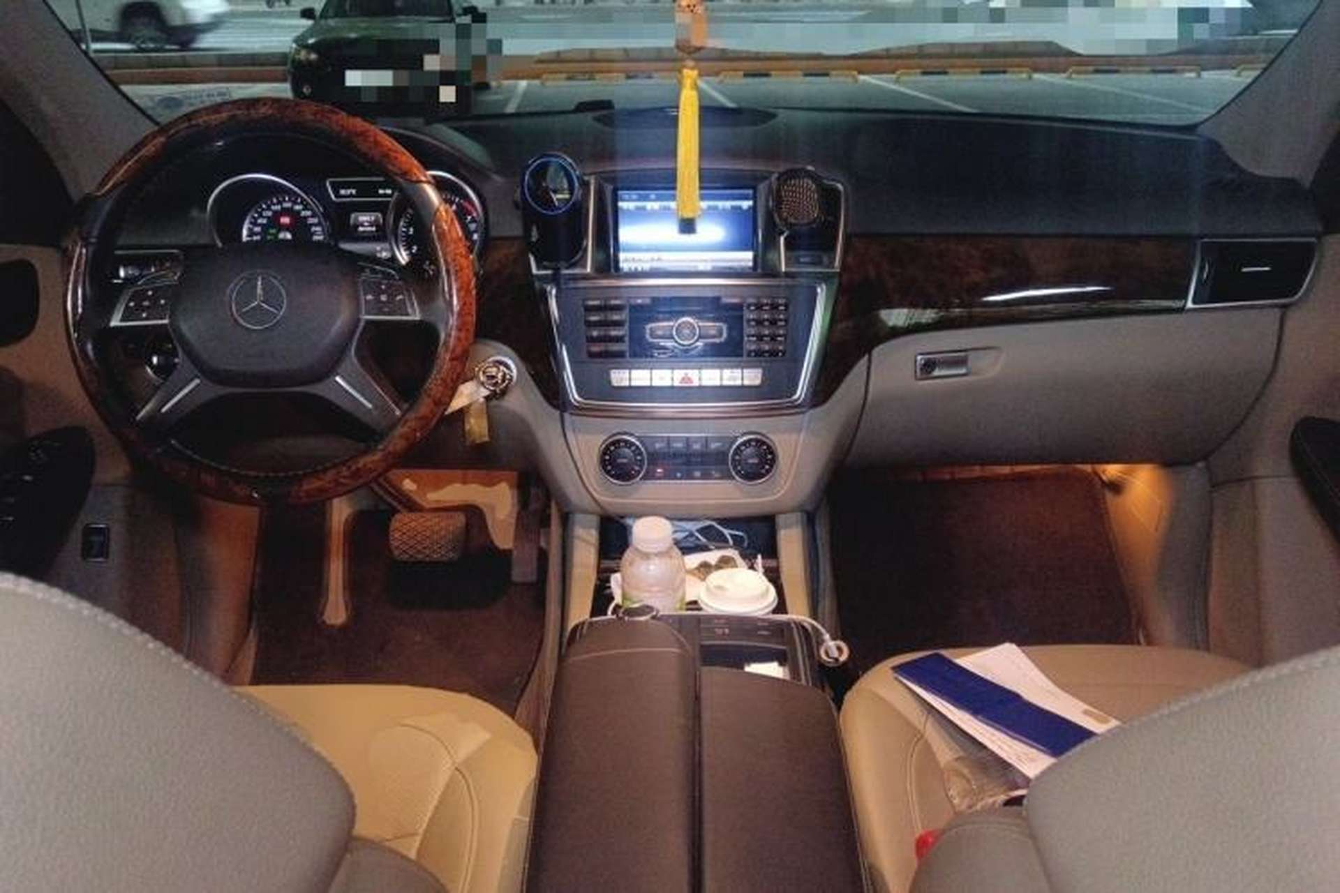 Used Mercedes-Benz M-Class 2014 ML 400 4MATIC Dynamic Model Center Console