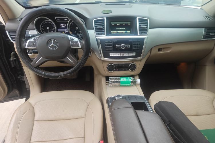 Used Mercedes-Benz M-Class 2014 ML 320 4MATIC Center Console