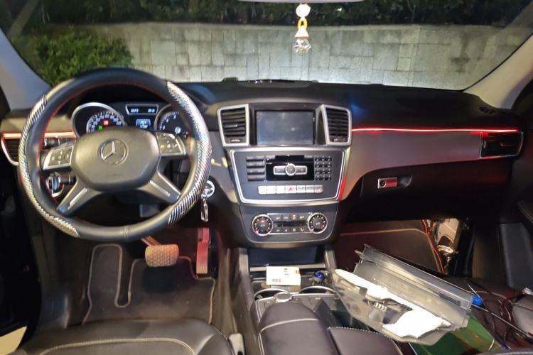 Used Mercedes-Benz M-Class 2014 ML 320 4MATIC Center Console