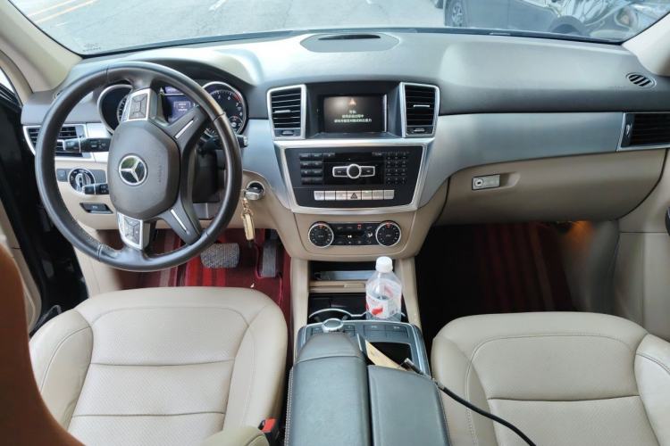 Used Mercedes-Benz M-Class 2014 ML 320 4MATIC Center Console