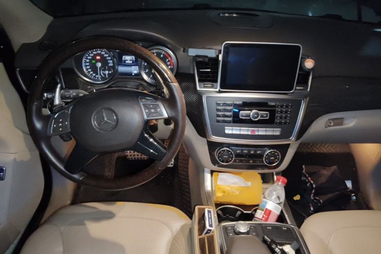 Used Mercedes-Benz M-Class 2014 ML 320 4MATIC Center Console