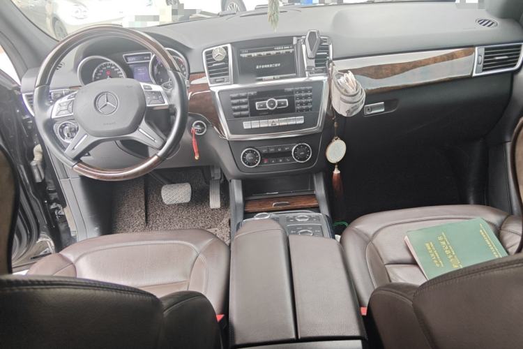 Used Mercedes-Benz M-Class 2014 ML 400 4MATIC Luxury Model Center Console