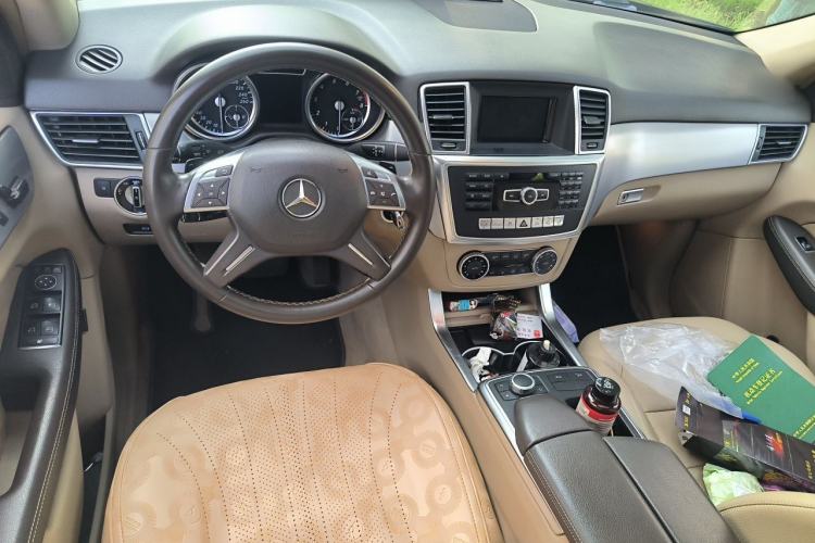 Used Mercedes-Benz M-Class 2014 ML 320 4MATIC Center Console