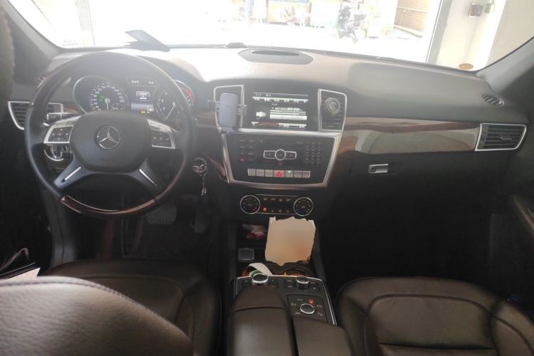 Used Mercedes-Benz M-Class 2014 ML 400 4MATIC Luxury Model Center Console