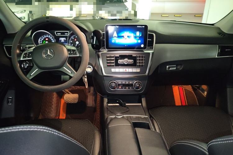 Used Mercedes-Benz M-Class 2014 ML 320 4MATIC Center Console