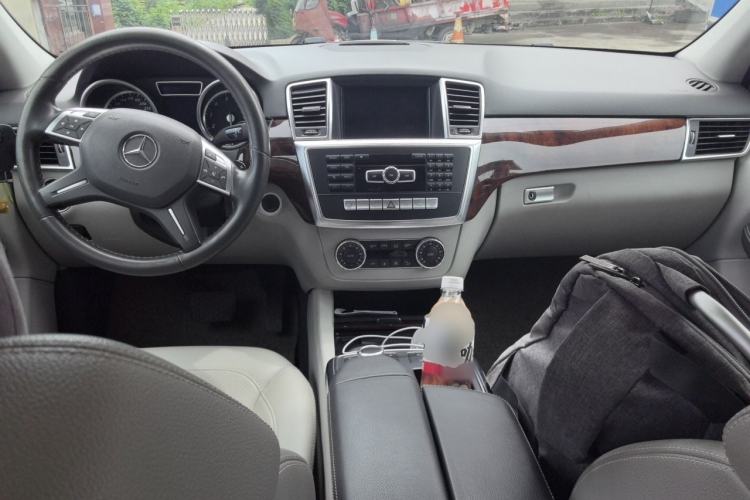 Used Mercedes-Benz M-Class  Center Console