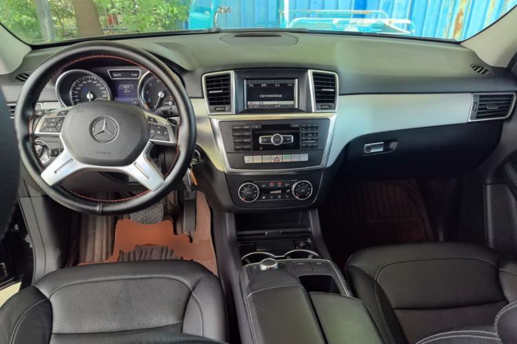 Used Mercedes-Benz M-Class 2014 ML 320 4MATIC Center Console