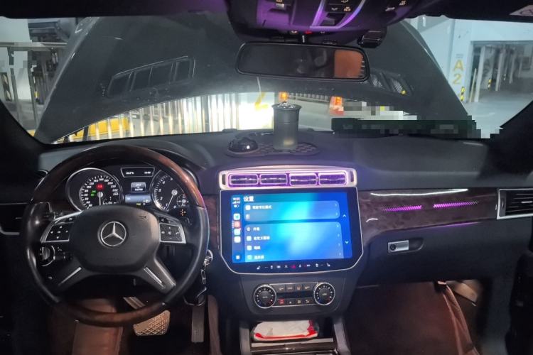 Used Mercedes-Benz M-Class 2014 ML 400 4MATIC Luxury Model Center Console