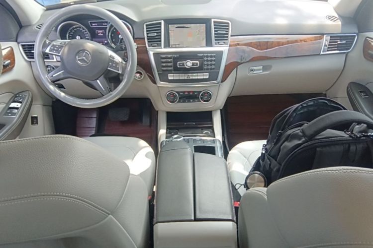 Used Mercedes-Benz M-Class 2014 ML 400 4MATIC Dynamic Model Center Console