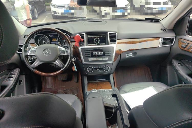 Used Mercedes-Benz M-Class 2014 ML 400 4MATIC Luxury Model Center Console