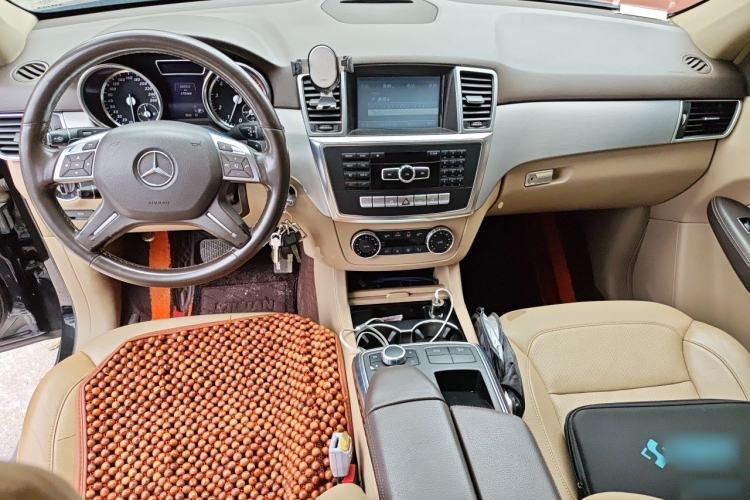 Used Mercedes-Benz M-Class 2014 ML 320 4MATIC Center Console