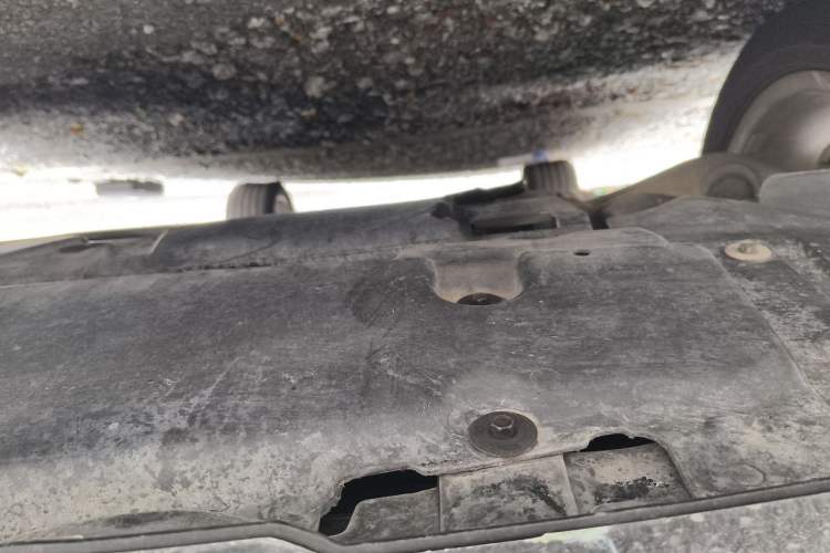 Used Mercedes-Benz M-Class 2014 ML 400 4MATIC Dynamic Model Chassis Front