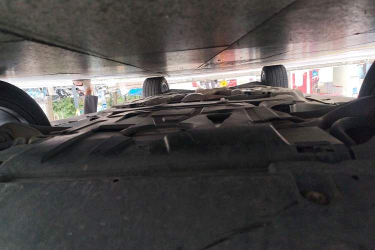 Used Mercedes-Benz M-Class 2014 ML 320 4MATIC Chassis Front