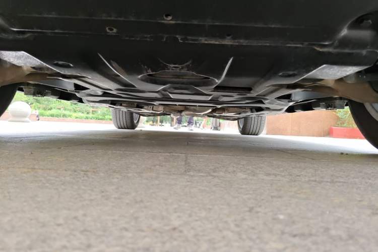 Used Mercedes-Benz M-Class 2014 ML 400 4MATIC Luxury Model Chassis Front