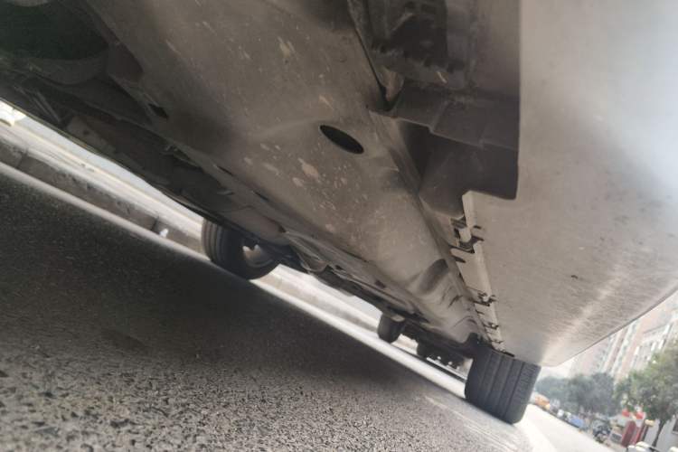 Used Mercedes-Benz M-Class 2014 ML 400 4MATIC Dynamic Model Chassis Front Left