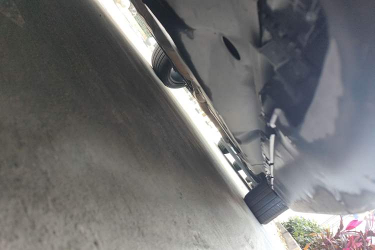 Used Mercedes-Benz M-Class 2014 ML 400 4MATIC Dynamic Model Chassis Front Left