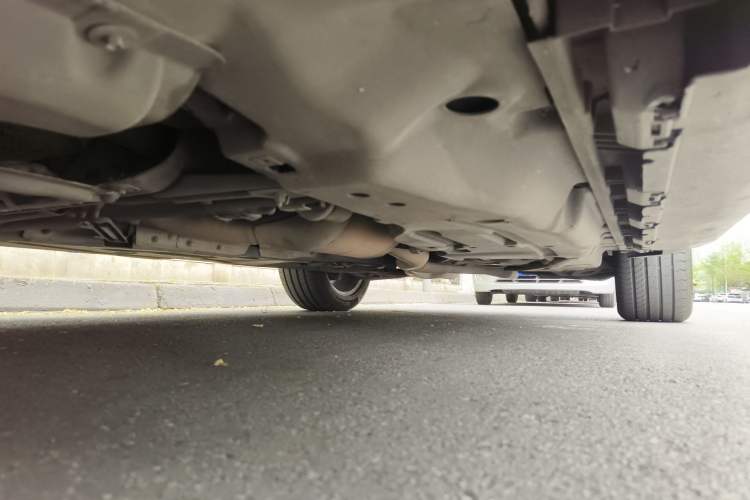 Used Mercedes-Benz M-Class 2014 ML 400 4MATIC Dynamic Model Chassis Front Left