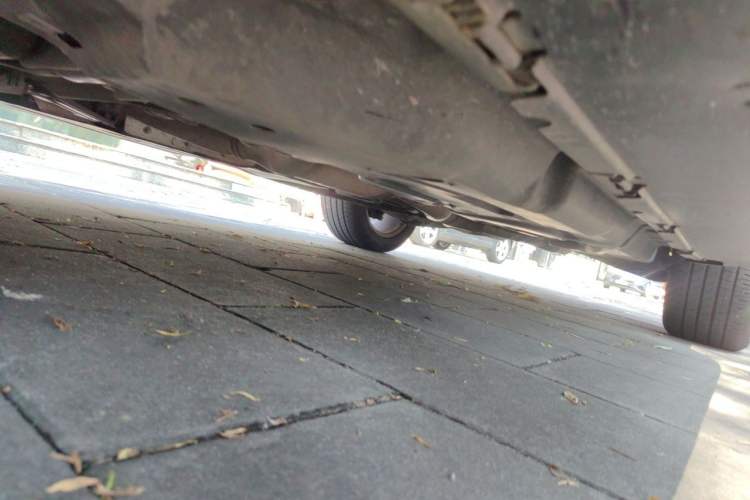 Used Mercedes-Benz M-Class 2014 ML 320 4MATIC Chassis Front Left