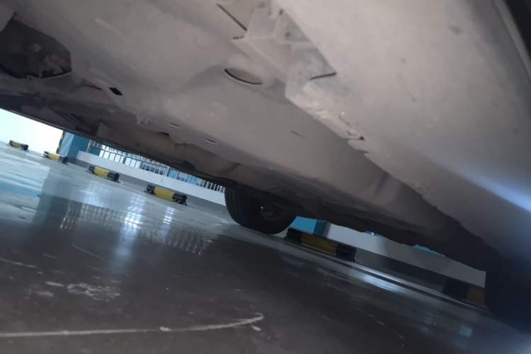 Used Mercedes-Benz M-Class 2014 ML 320 4MATIC Chassis Front Left