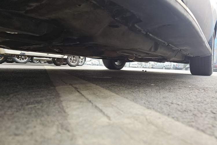 Used Mercedes-Benz M-Class 2014 ML 400 4MATIC Dynamic Model Chassis Front Left