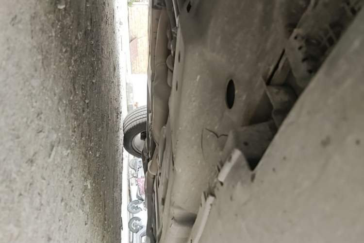 Used Mercedes-Benz M-Class 2014 ML 320 4MATIC Chassis Front Left