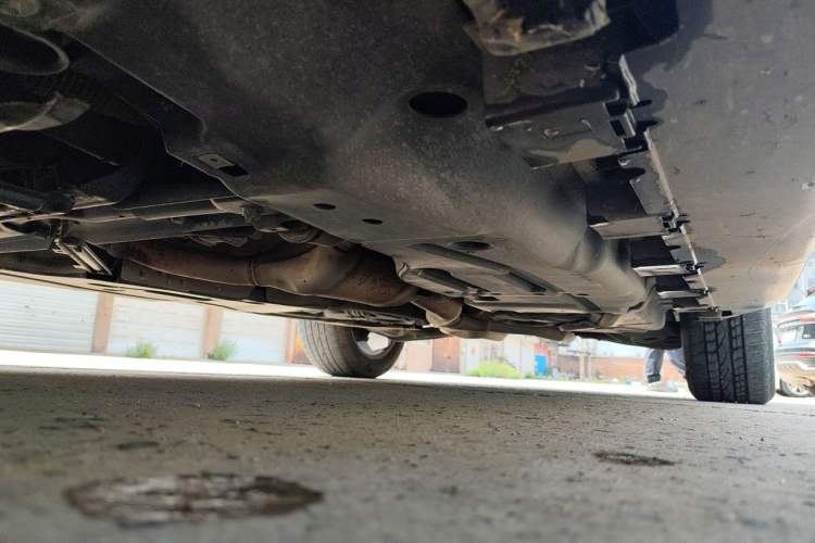 Used Mercedes-Benz M-Class 2014 ML 320 4MATIC Chassis Front Left