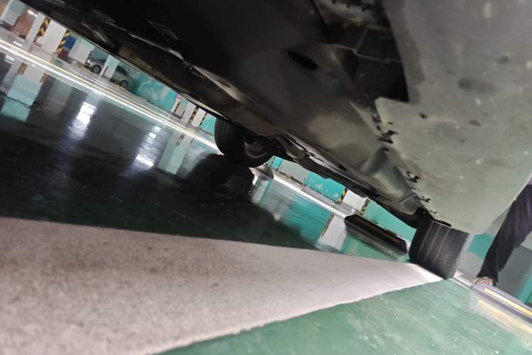 Used Mercedes-Benz M-Class 2014 ML 320 4MATIC Chassis Front Left