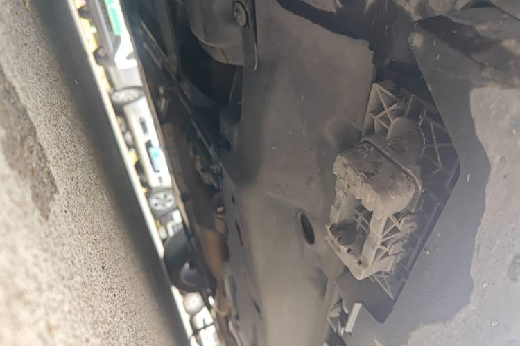 Used Mercedes-Benz M-Class 2014 ML 400 4MATIC Luxury Model Chassis Front Left